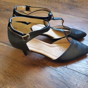 small heel  pointed black vintage look